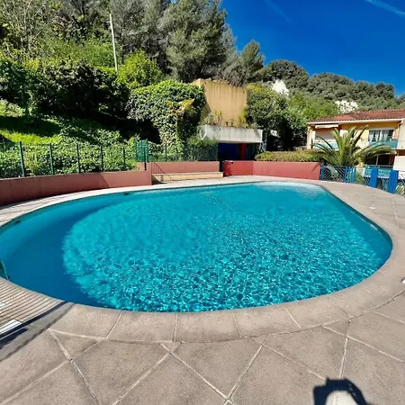 Quiet Swimming Pool * Roquebrune-Cap-Martin