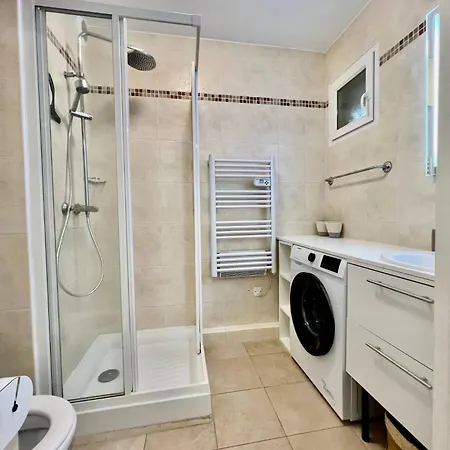 Quiet Swimming Pool *