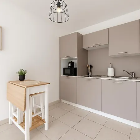 Quiet Swimming Pool Feriehus *