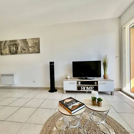 Quiet Swimming Pool Дом отдыха *